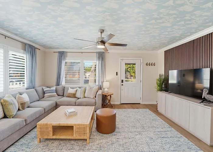 Sunwashed Stone Villa With Heated Pool, Hot Tub & Mini Golf